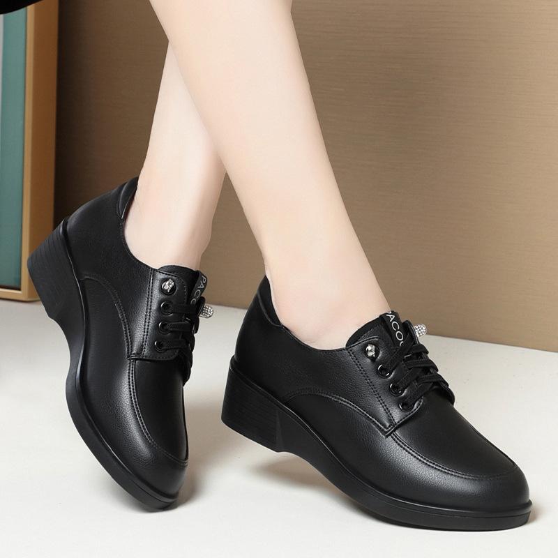Spring Autumn New Fashion Women's Solid Thick Sole Flat Casual Breathable Walking Running Soft Leather Single Shoes Versatile