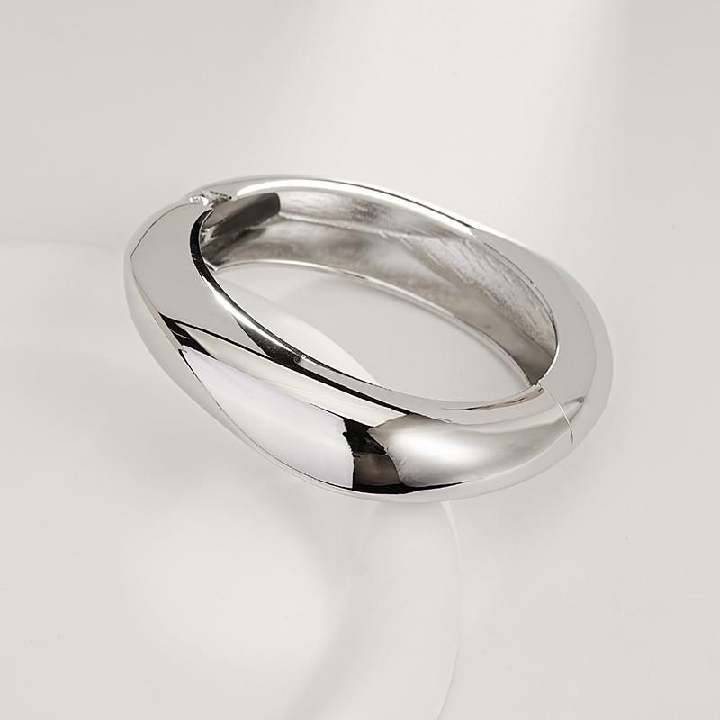 Interlocking Ring Open Bangle - European & American Light Luxury Design for Women
