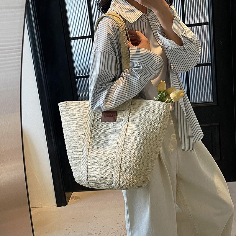Borsa in paglia intrecciata fresca, dolce e di grande capacità per primavera ed estate, borsa nuova, borsa a spalla sotto il braccio, borsa a cestino di verdura intrecciata da donna.