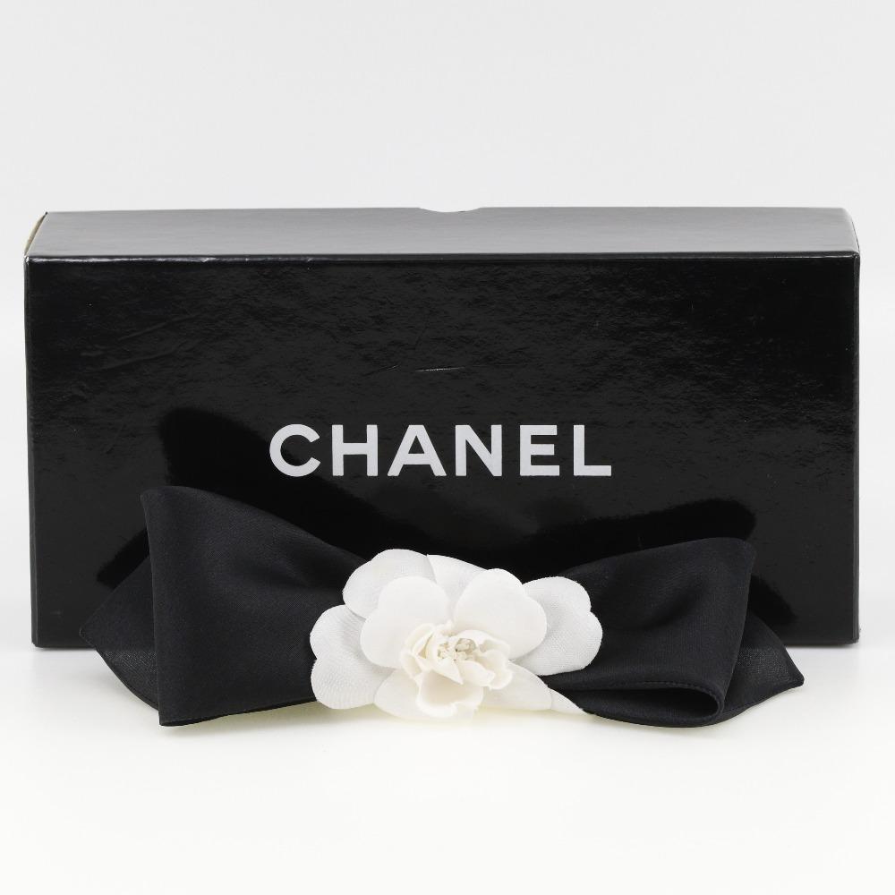 Chanel Ruban Camélia Valletta Noir / blanc Ruban Satin/textile Femmes Utilisé