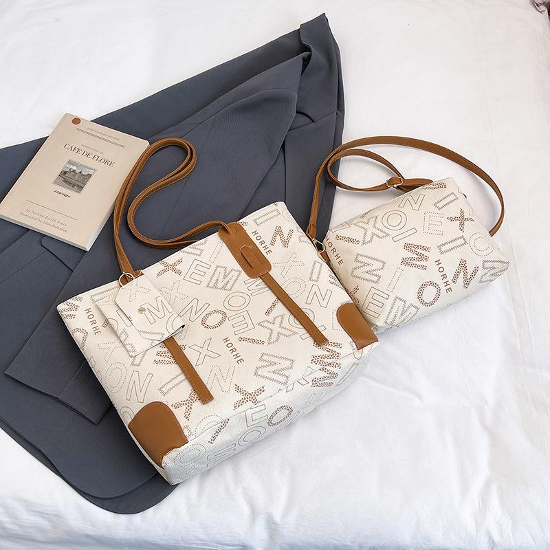 

Модный тренд Сумка на одно плечо подмышку Большая вместимость Сумка-тоут Винтажный принт Городская сумка для поездок на работу Женская сумка на одно плечо Кроссбоди белый