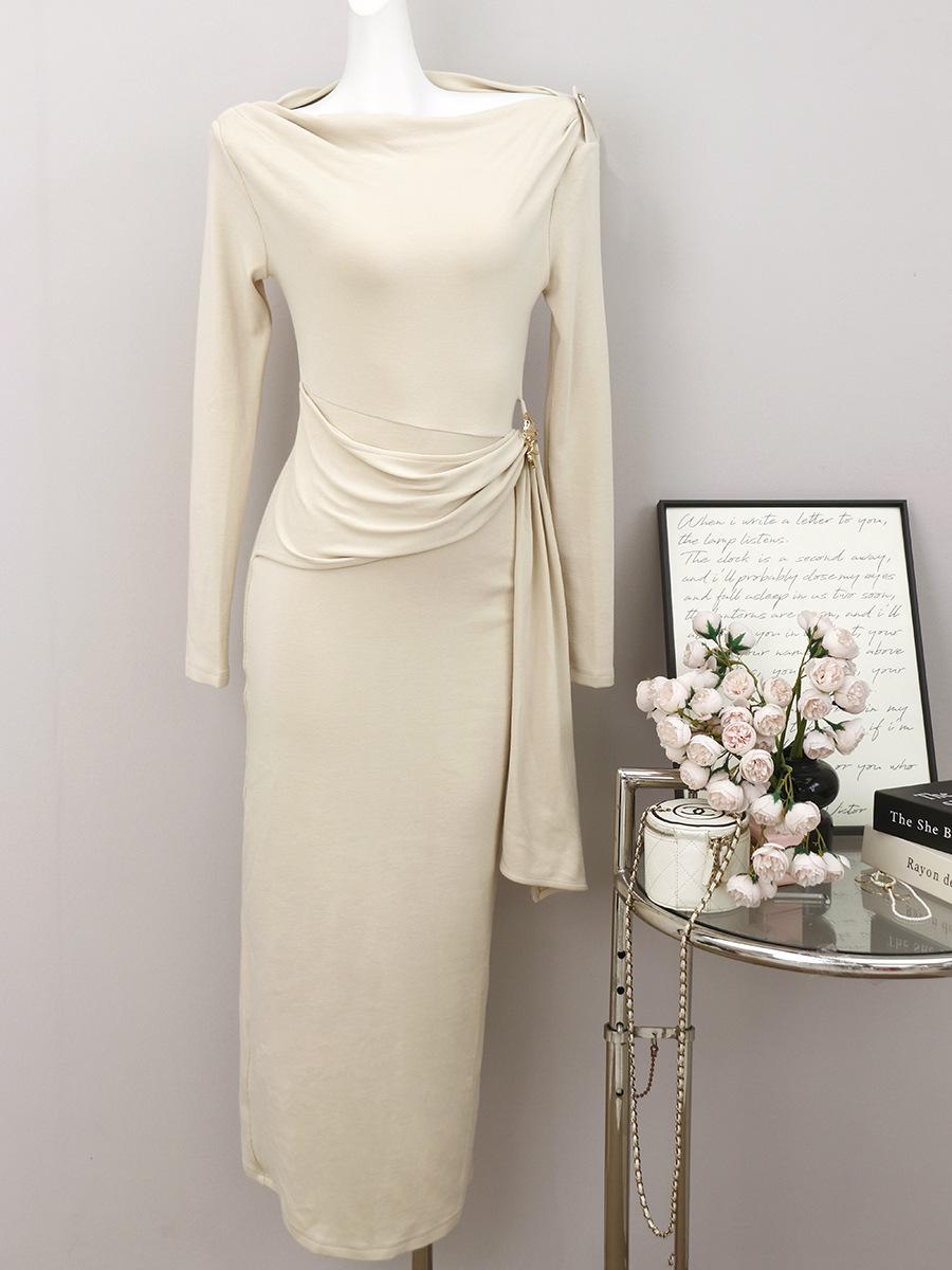 Elegant One-Shoulder Draped Knit Dress with Brooch and Pleated Ribbon Detail Medium