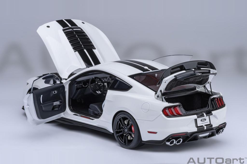 AUTOart Scale Ford Mustang Shelby GT500 with Black Finished Product 73095 1/18 (White Stripes)