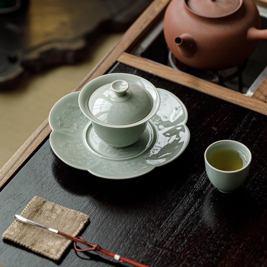 Guanlan Six-Petal Ceramic Teapot Stand & Snack Plate