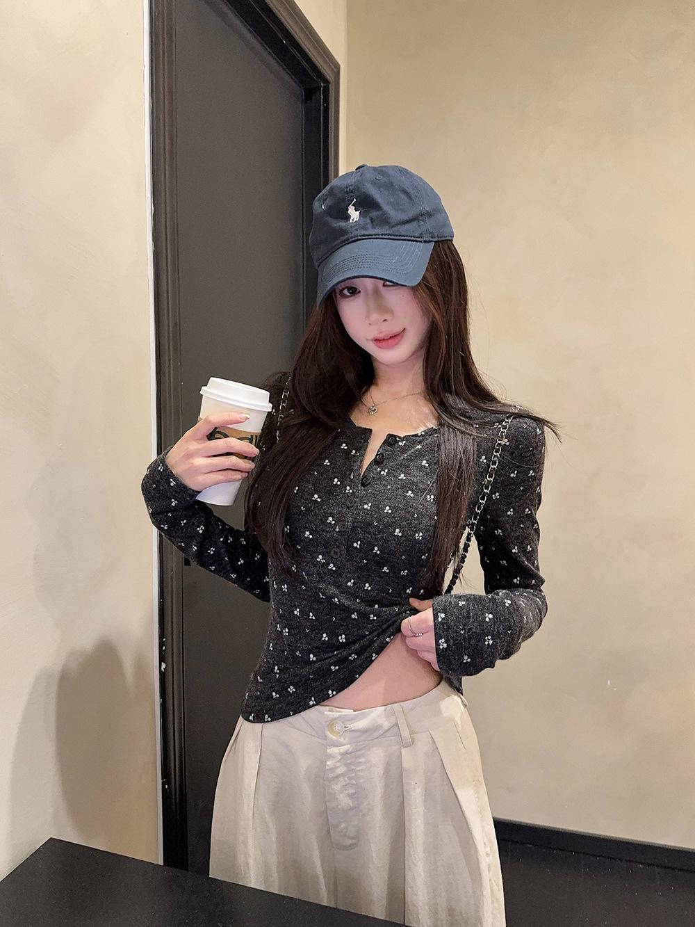 Sweet & Spicy Polka Dot Women s Long Sleeve T-shirt, Autumn/Winter 2025, Round Neck Button Slimming Base Layer Top L