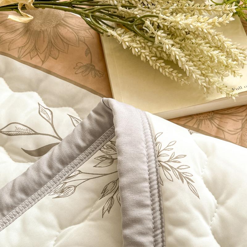 Luxury Floral Style Summer Quilt Skin-friendly Comfortable Ultra Soft Air Conditioning Cooling Quilts Home Travel Thin Blanket