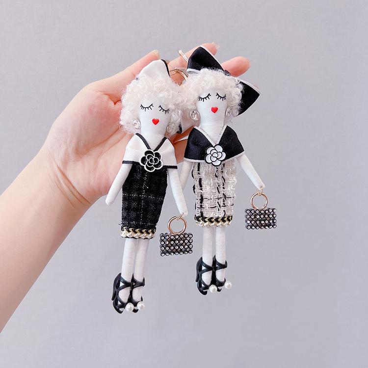 Camellia Shawl Girl Keychain: Fashionable Doll Bag Charm