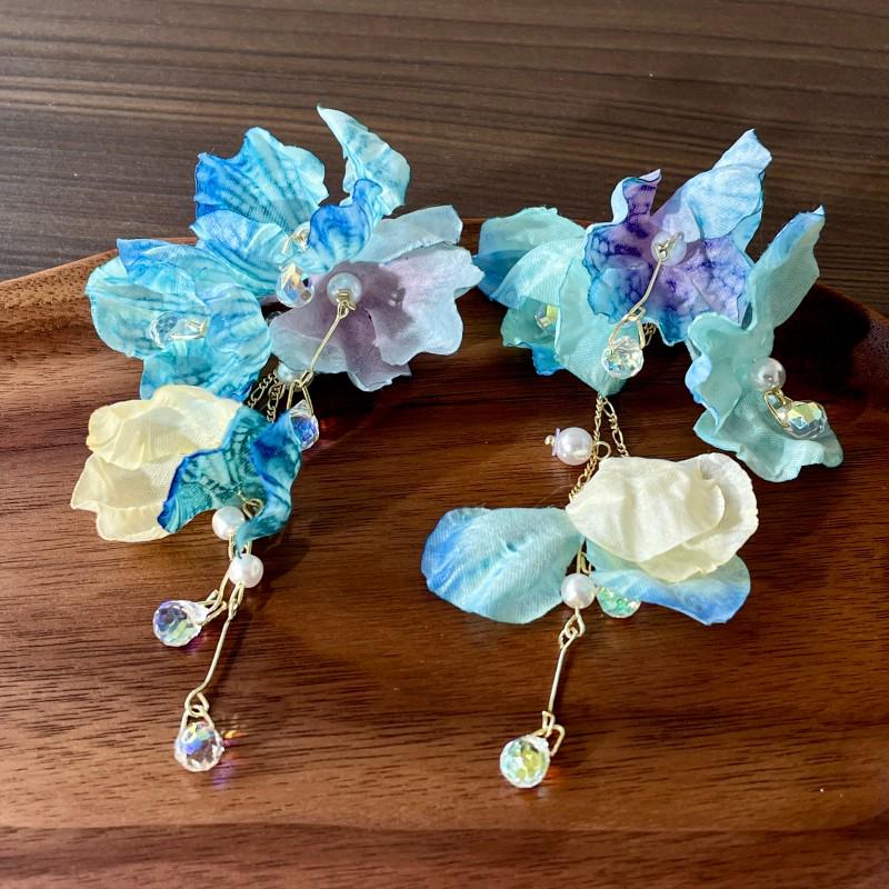 Vintage Blue Glass Bow Earrings - Retro Design Ornament