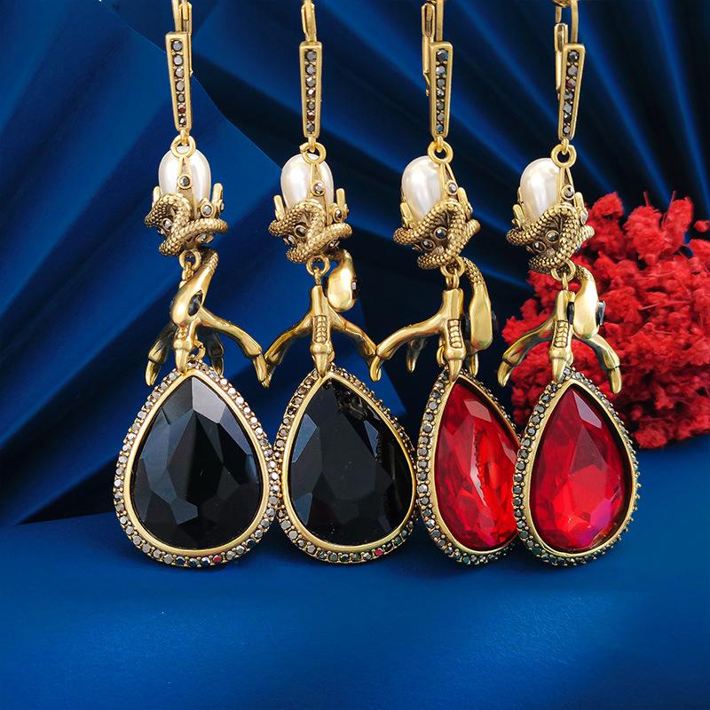 Exaggerated Retro Black Gemstone Earrings, Mai Jialing Snake Eagle Claw Paris Designer Long Water Drop Stud Earrings