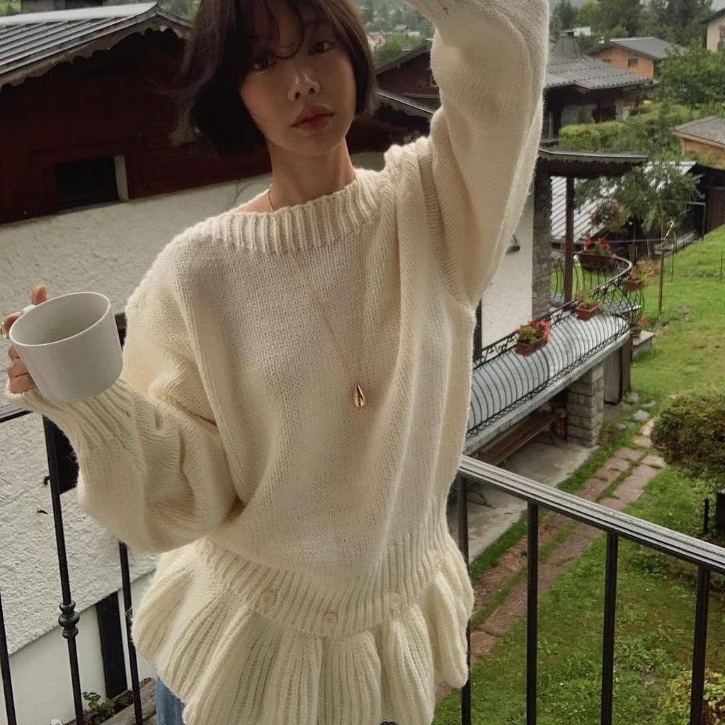 Korean Style Slimming Knitwear for Women: Versatile Round Neck Sweater with Detachable Skirt Hem