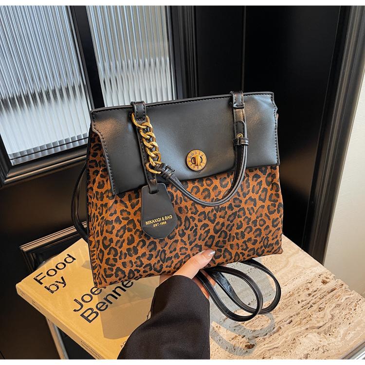 

Рюкзак с леопардовым принтом для женщин, большой емкости, 2024, новый повседневный портативный школьный рюкзак для студентов, премиум-рюкзак для путешествий чёрный