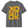 Übergroßes Schwarzes Baumwoll-Streetwear-T-Shirt mit Kräftigem Gelben „OK NOT OK“ Statement-Grafikdruck Merch Damen- und Herren-T-Shirts
