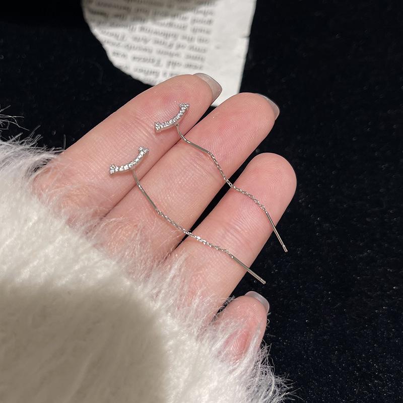 Elegant Zirconia Thread Earrings: Chic, Luxurious, Versatile
