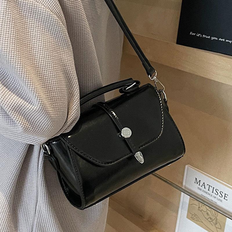 Popular simple temperament light luxury portable small square bag fashion high sense to work commuting leisure messenger women's bag