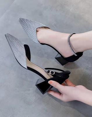 Moda 2024 NOVOS Sapatos de salto alto femininos versáteis Sapatos de outono Sapatos finos de salto médio Sapatos simples Estilo francês Couro Salto grosso Cor combinando
