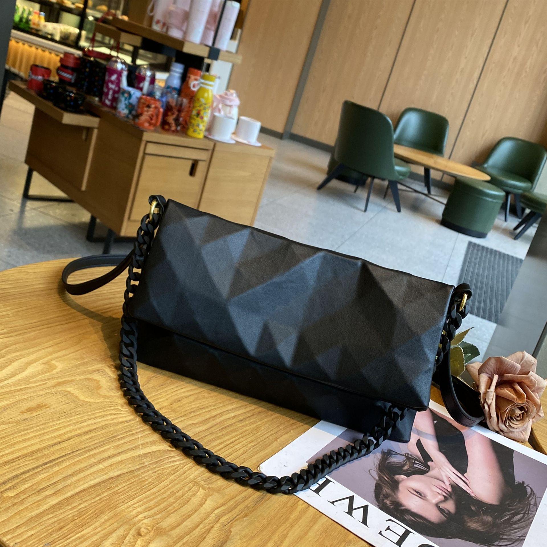 

Women s Bag, High-end, Fashionable, Versatile, Diamond Grid, Niche Design, Chain Geometry, Shoulder Bag, Crossbody, Stylish Commuting Square 26cm long, 8.5cm wide, 16.55cm high чёрный