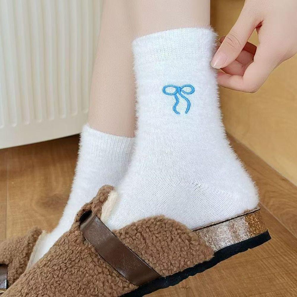 Chaussettes douces en peluche, nœud mignon, chaussettes moelleuses, confort à la maison, chaussettes chaudes, temps froid