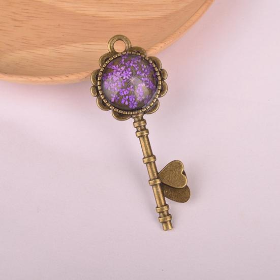 Heart Babysbreath Round Bezel Key Pendant