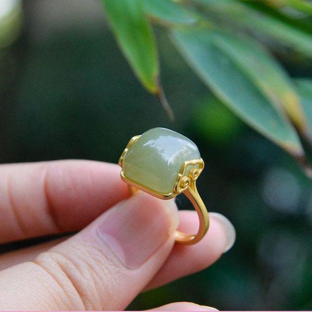 Elegant Retro Open Ring: Ethnic Style with Auspicious Cloud Pattern and Imitation Hetian Jade