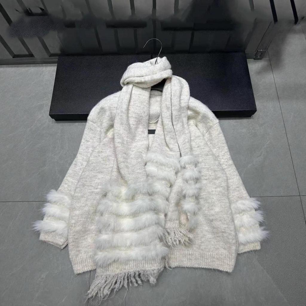 Autumn/Winter 2025 V-Neck Knit Pullover with Fur Scarf - Loose, Versatile, Long Sleeve Style