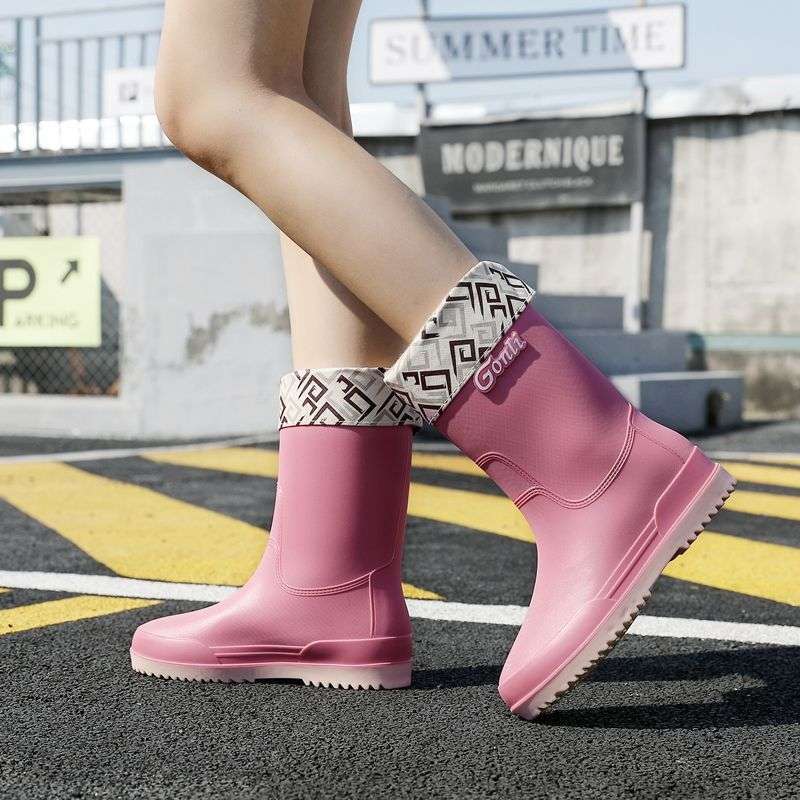 2025 New Rain Shoes Women's Fashion Wear Non-slip Foreign Style Medium and High Tube Water Shoes Adult Soft-soled Long Rain Boots