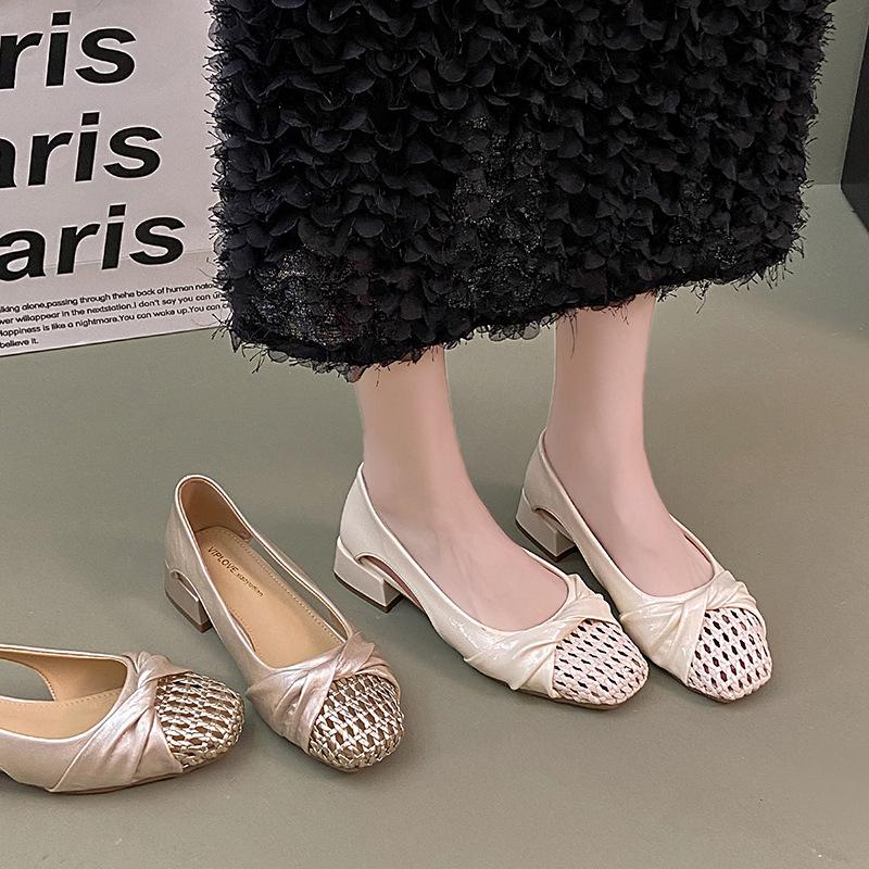 2025 Summer New Woven Hollow Bag Head Sandals Women's Skirt Retro Outer Thick Heel Medium Heel Single Shoes