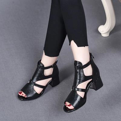 Mode Dames Zacht Leer Casual Romeinse Sandalen Dames Zomer Nieuwe Zachte Zool Platform Sleehak Sandalen Mode Hol Ontwerp Sandalen