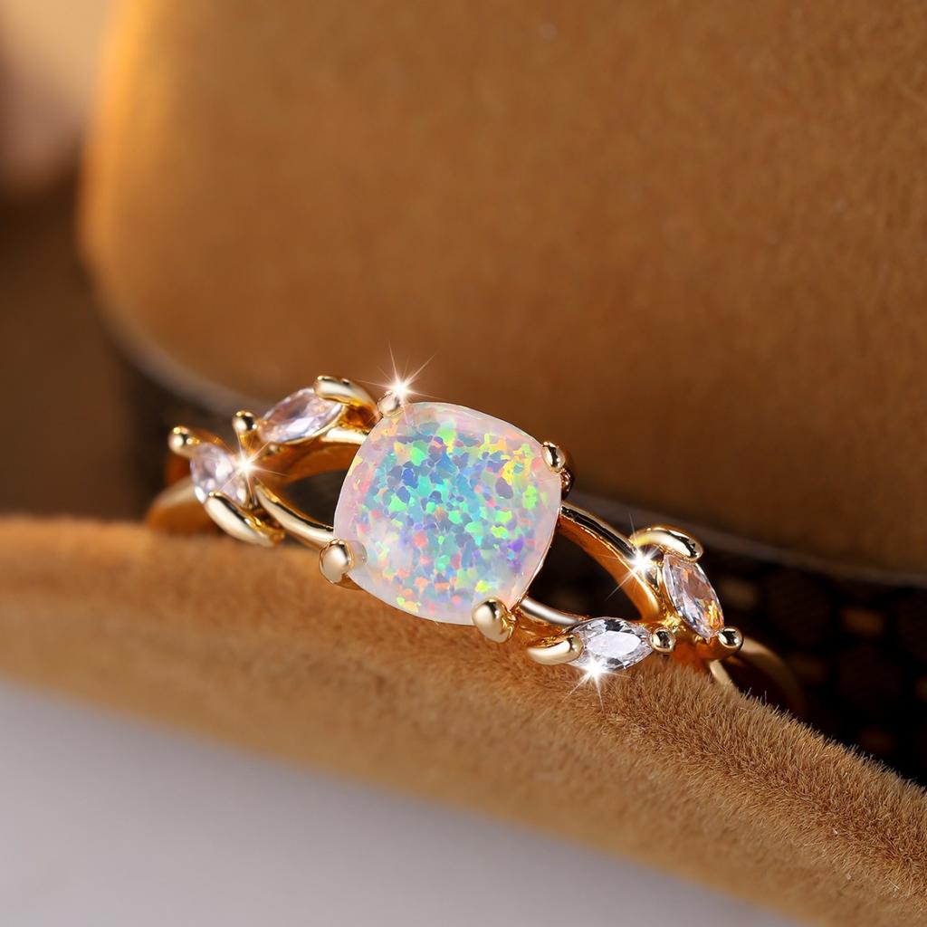 Popular Champagne Gold Square White Edged Horse Eye Ring Simple and Light Luxury