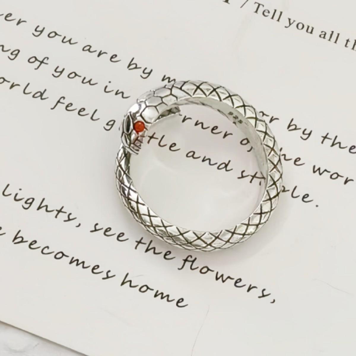 

Fashionable Retro Snake Ring with Red Stone for Women античный серебряного