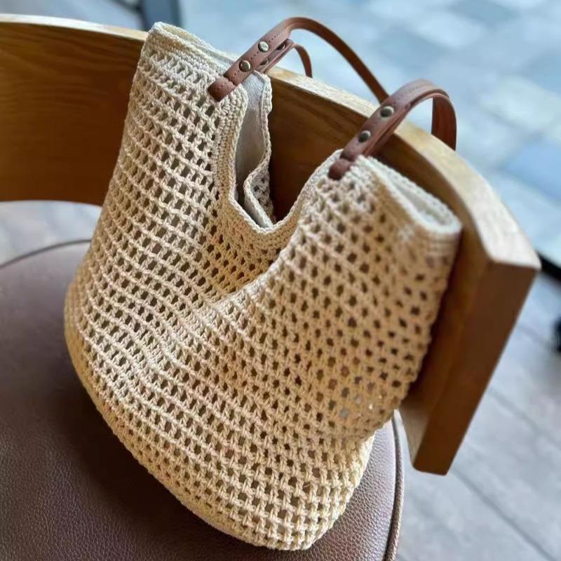 Literary and Artistic Hand-woven Large-capacity Bags for Women Going Out for Spring Outing, Lightweight Hollow Straw Woven Bags, Reticulated Tote Bags