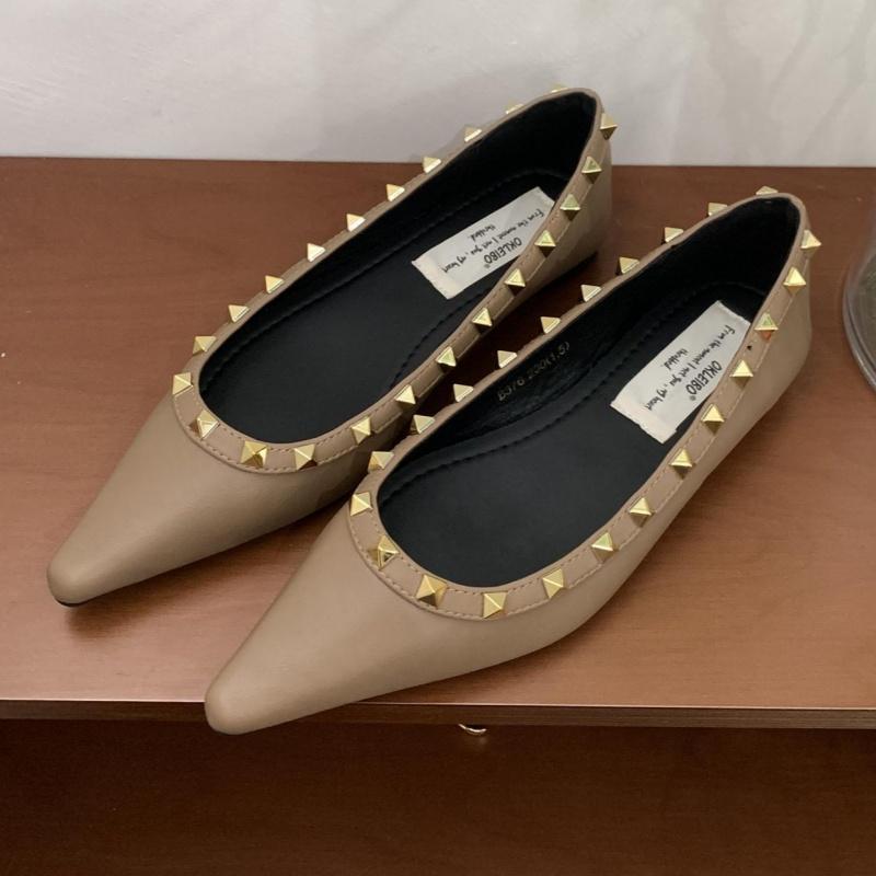 Fashion Trendy Rivet Women Flat Shoes 2025 New Fashion Soft Female Slip On Shoes Elegant Shallow Mouth Pointed Toe Ladies Flat Shoes