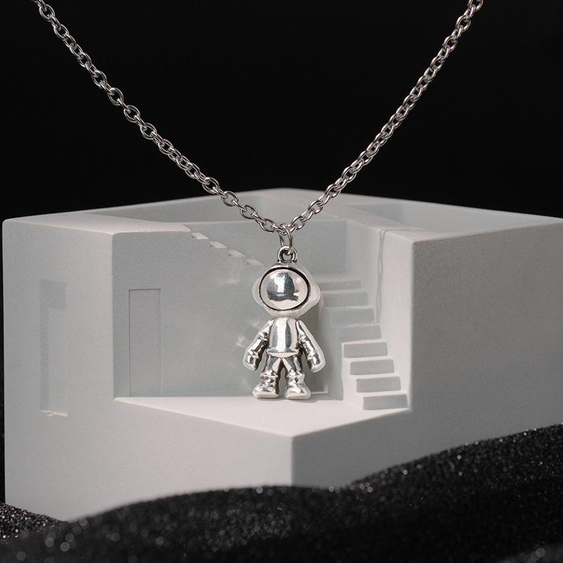 Trend Titanium Steel Astronaut Earth Cool Bouncy Necklace Astronaut Hip Hop Pendant Couple Sweater Chain Pendant Accessories Female