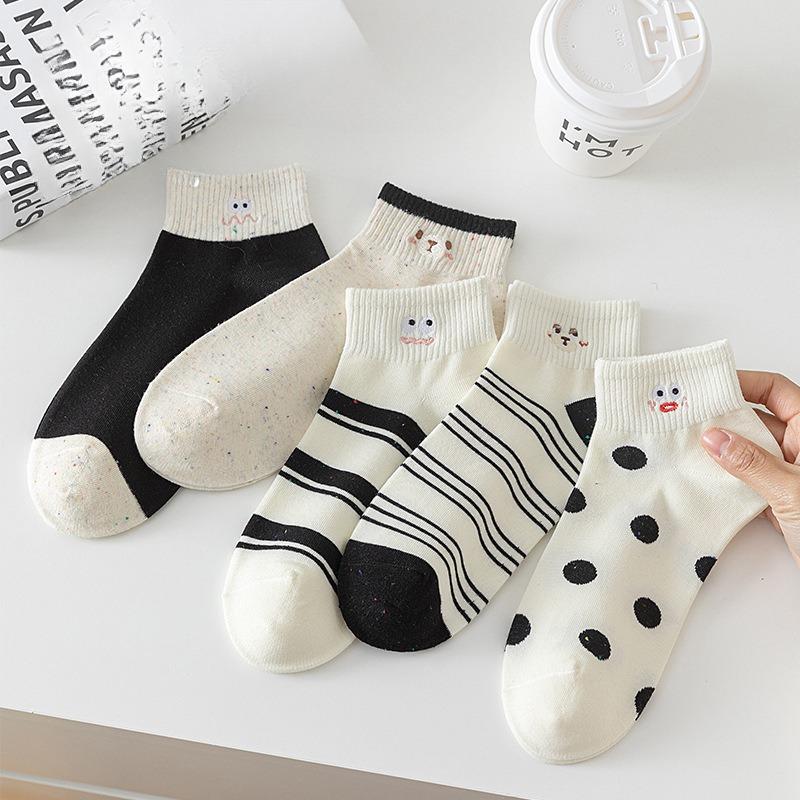 

Cartoon-embroidered Spring and Summer Girls Cute, Versatile, Breathable Cotton Socks That Won t Fall Off and Simple Commuting Shorts 1 pair