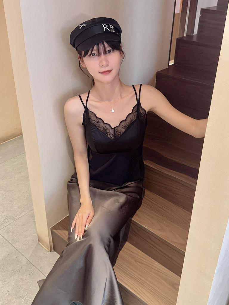 2026 Spring/Summer Ice Silk Lace V-Neck Camisole: Flattering Fit for Large Busts