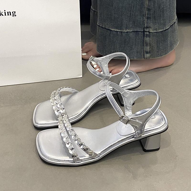 

Женские босоножки на высоком каблуке 2024 года с прозрачным блочным каблуком, прямым ремешком, стразами, бусинами, пуговицами, в летнем стиле 42