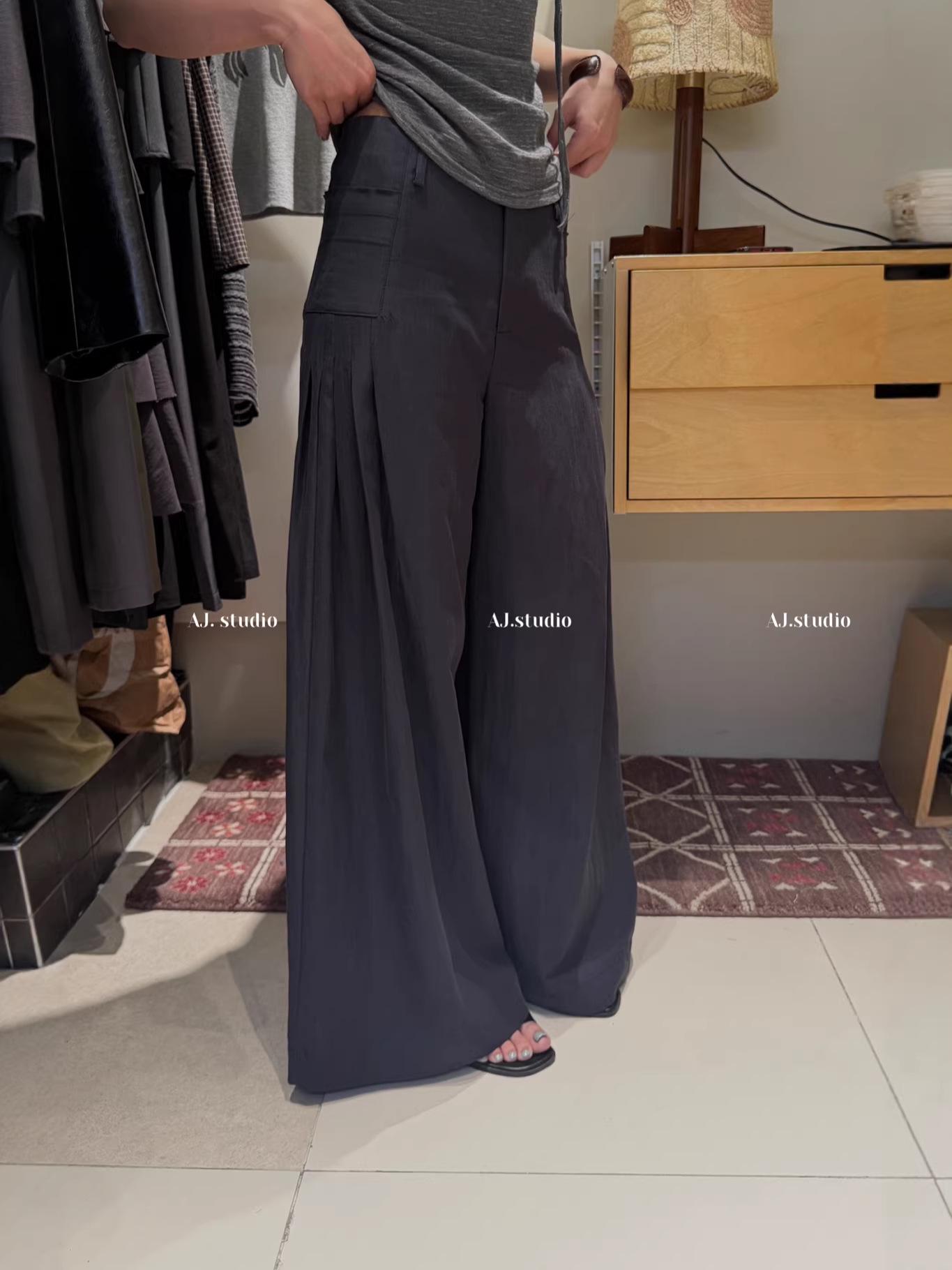 

AJ.STUDIO Relaxed Fit Multi-Pleated Wide-Leg Casual Pants with Side Pockets - J96087 Small