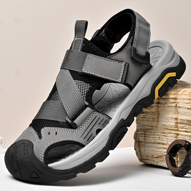 Fashion Men's Breathable Sandals Lightweight Outdoor Sport Sandals Anti-collision Toe Male Beach Shoes Non-Slip Sunnmer Magic Glue Flats