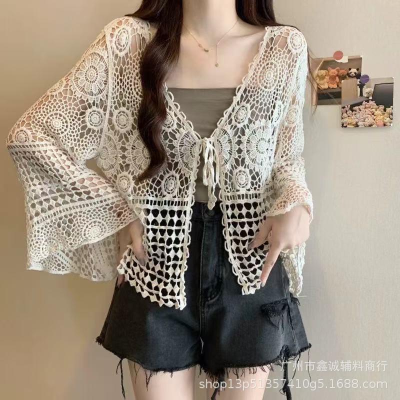Cardigan tricoté à lacets ajourés motif fleur pour femme, nouveau haut court style bohème pour l'été, châle long à manches longues