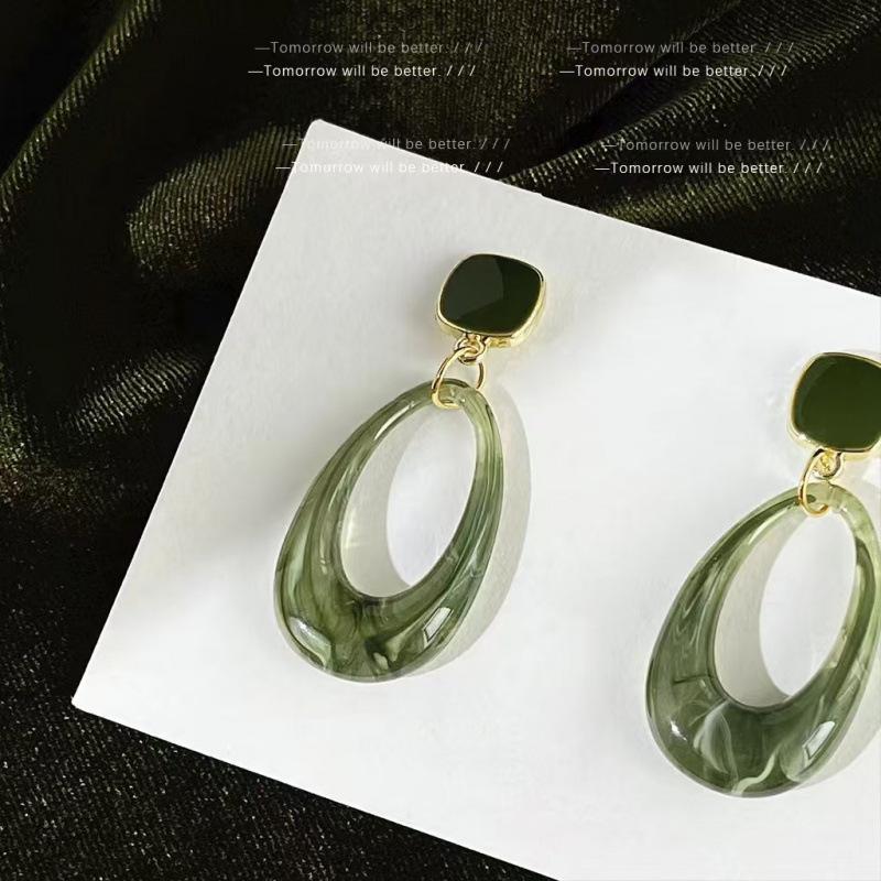 Design Sense Matcha Green Earrings Hong Kong Style Retro Court Style Temperament Stud Earrings Light Luxury High Sense Geometric Oval Earrings