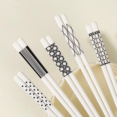 Ceramic Hepburn Style Non-slip Chopsticks, 5 Pairs - High Temperature Resistant, Unique Design, One Pair Per Person.
