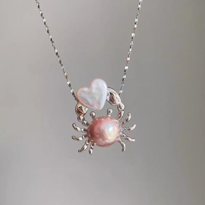 Fashion Pink Pearl Crab Shape Pendant Necklace for Women Party Dress Up Charms Elegance Woman Dangle Choker Jewelry Gifts