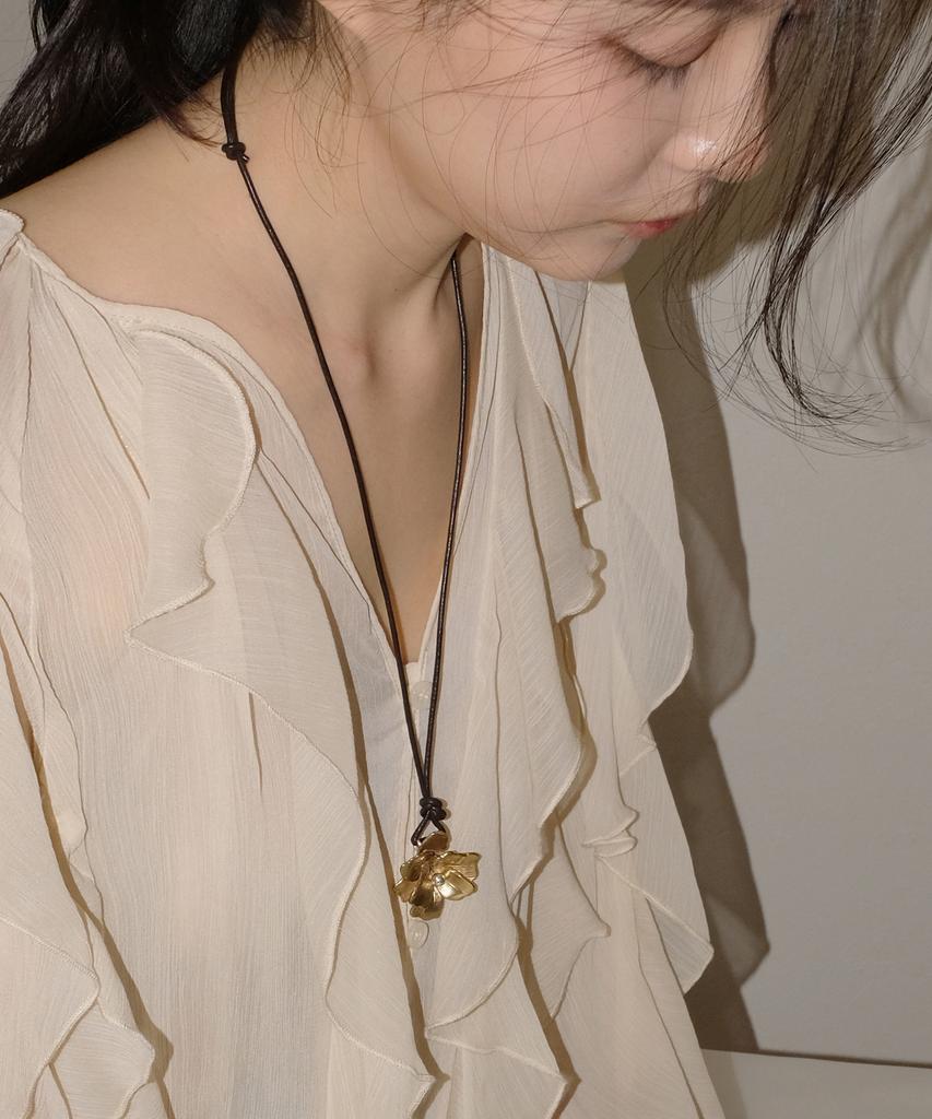 Limilimi Flower Dance Necklace 02 Brass