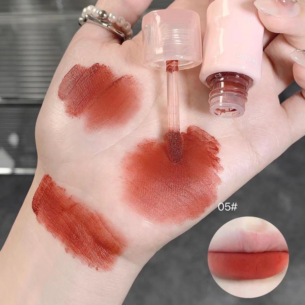 Vernis à lèvres mat légèrement doux et doux, couleur longue durée, surface mate mate, rouge à lèvres en velours difficile à tacher