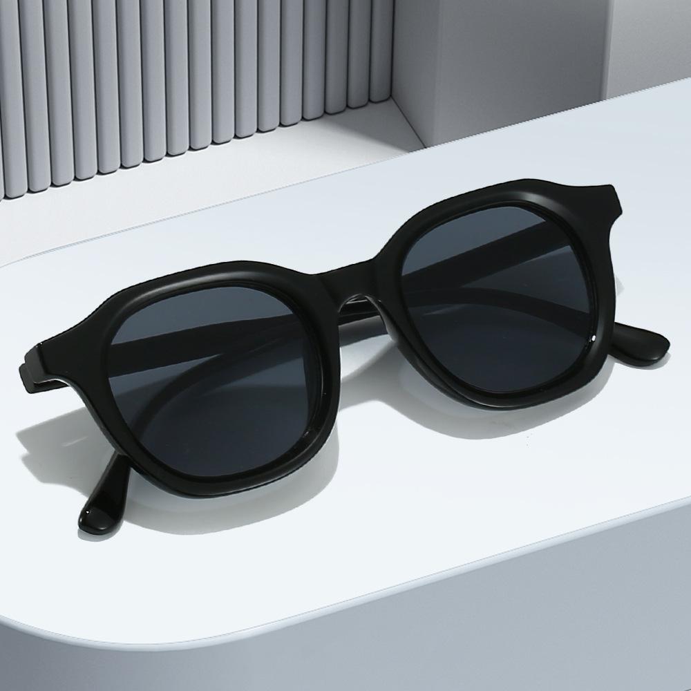 Retro Oval Sunglasses Stylish Minimalist Round Shades for Women Men Fashion Eyewear