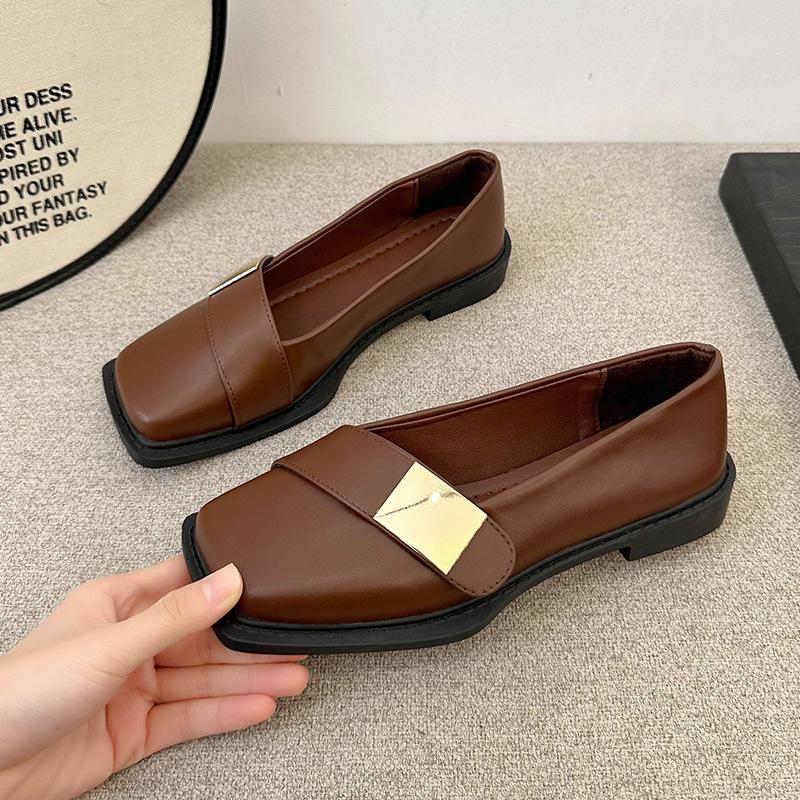 

Весенне-осенние новые туфли с металлической пряжкой, квадратным носком и плоской подошвой, модные туфли на плоском каблуке, с мягкой подошвой, с мелким вырезом, маленькие кожаные туфли, женская обувь 41