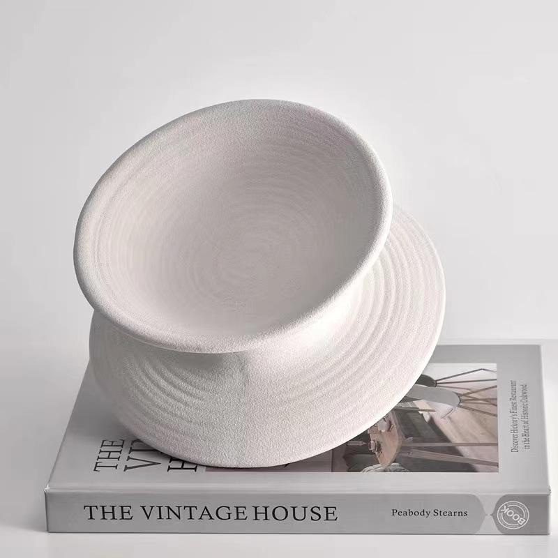 Irregular Gyro Geometric Hat Sculpture Ornament, Resin Crafts for Living Room Decoration, Desktop Sculpture, Home Decoration