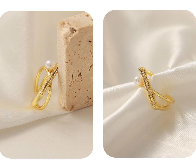 European & American Luxury Women's Ring with Zircon, Pearl, and Gold-Plated Copper Design.