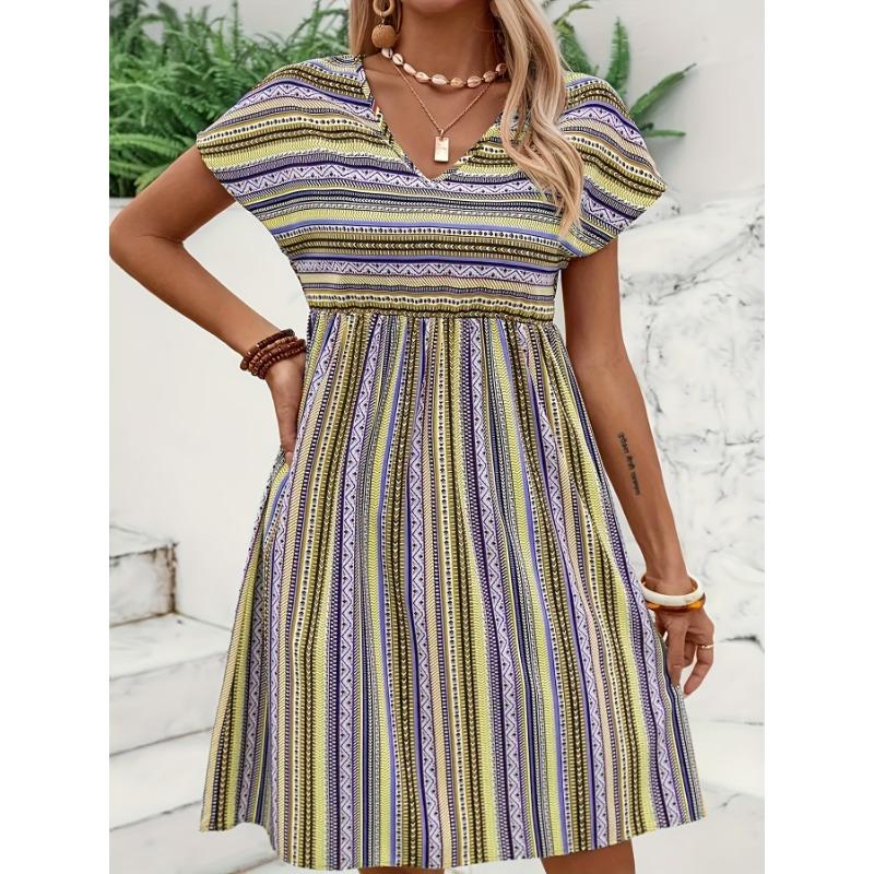 Robe rayée à col en V grande taille, robe à manches courtes ample style vacances