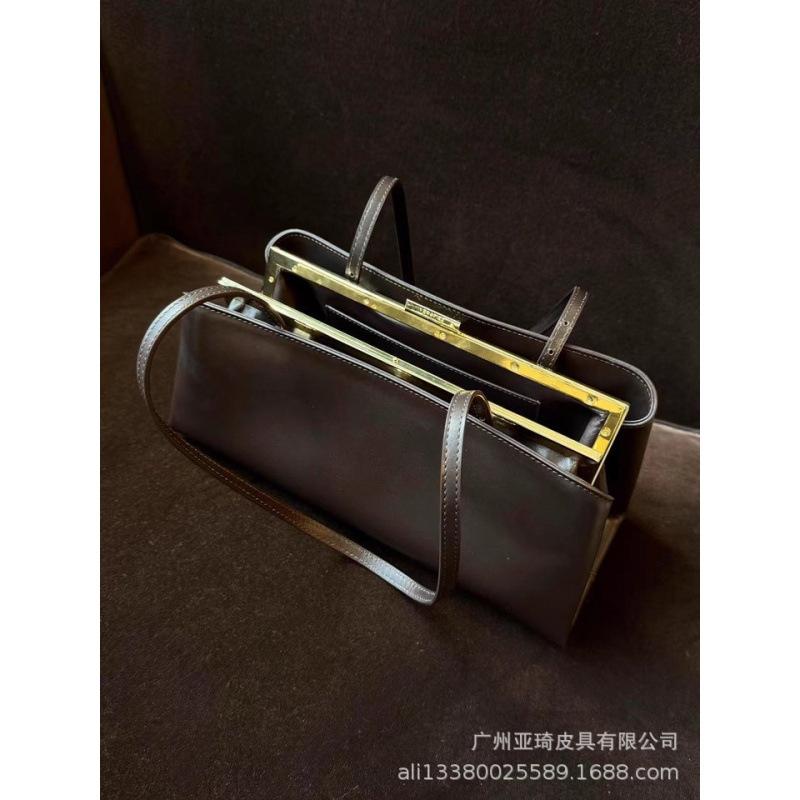 [ Autumn New] Light Luxury Retro Textured Shoulder Handbag Niche Saddle Bag Underarm Baguette Bag