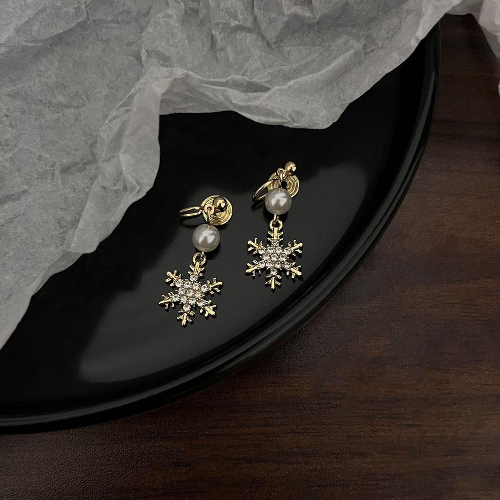 Pearl Mosquito Coil Disc Ear Clips: No-Pierce, Elegant French-Style Earrings for Women